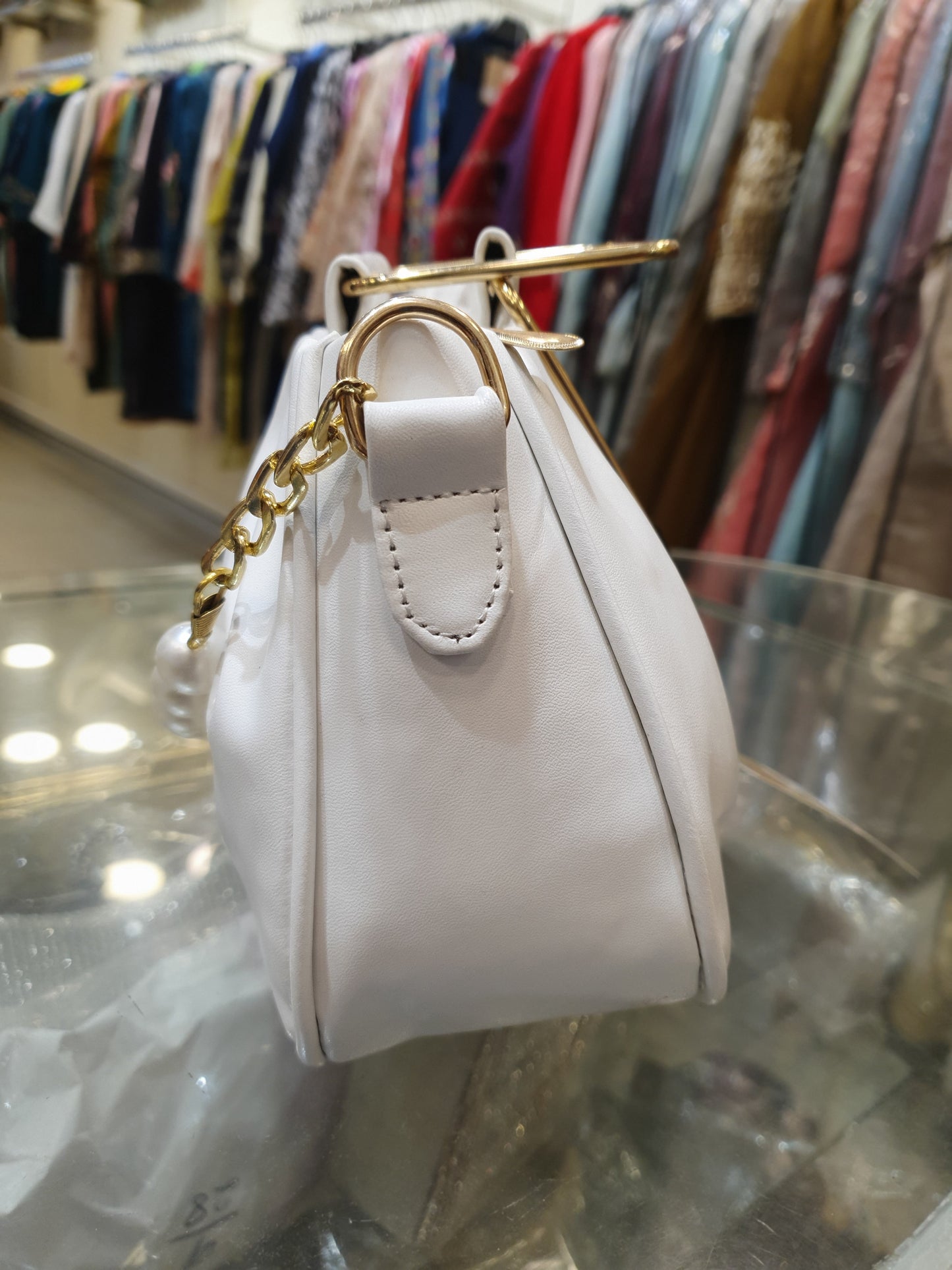 ELEGANT WHITE CLUTCH