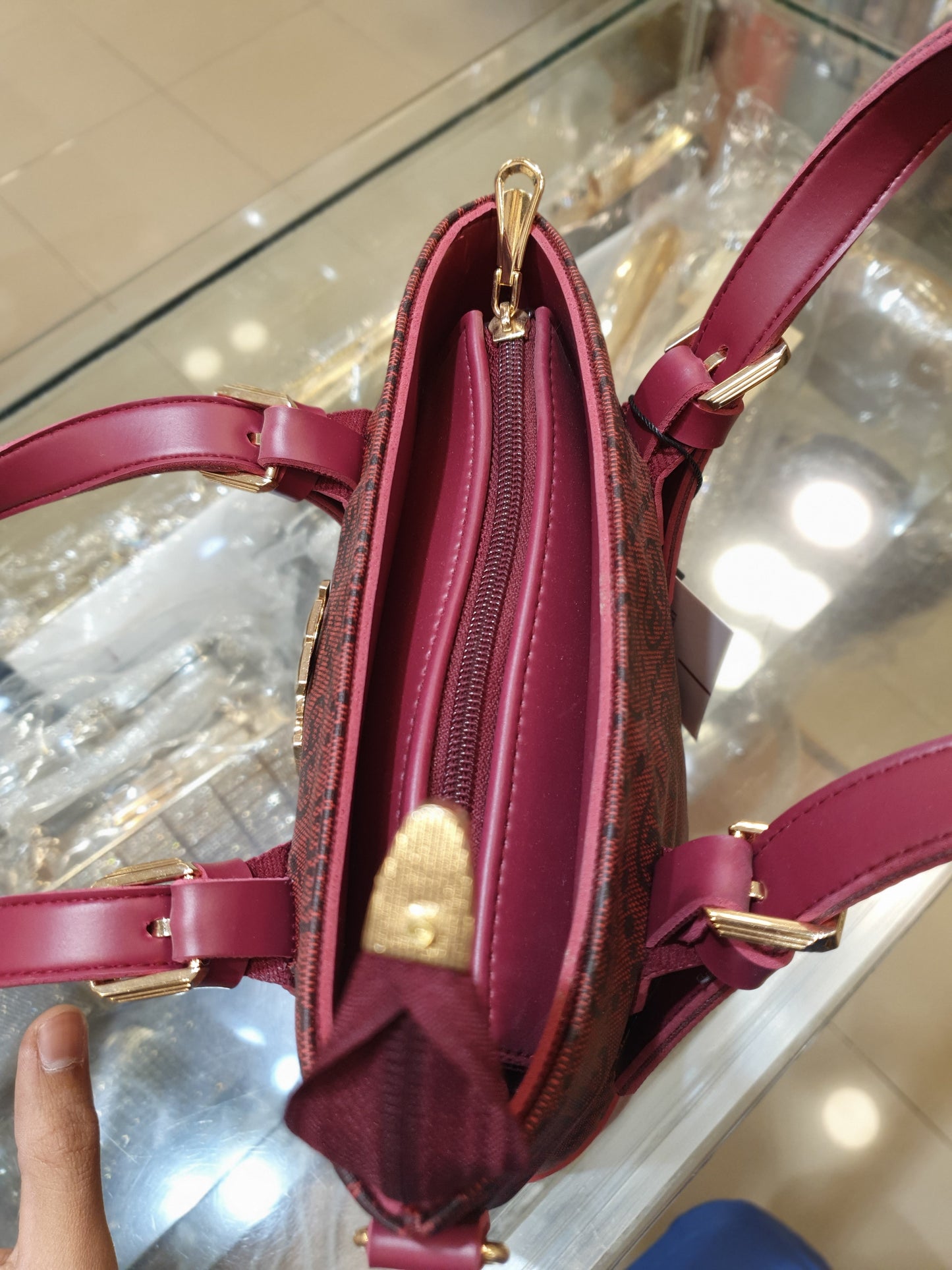 STYLISH BEIGE TAN BUCKET STYLE HANDBAG