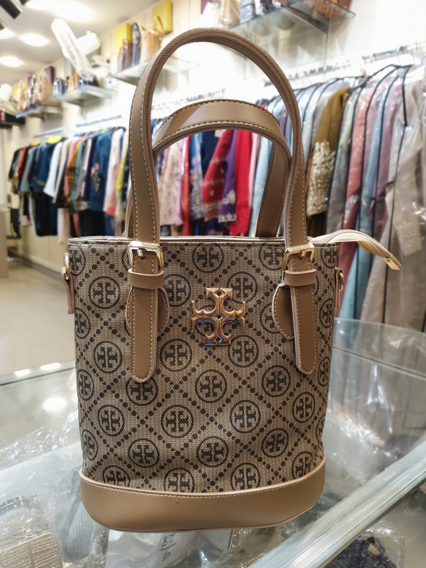 STYLISH BEIGE TAN BUCKET STYLE HANDBAG