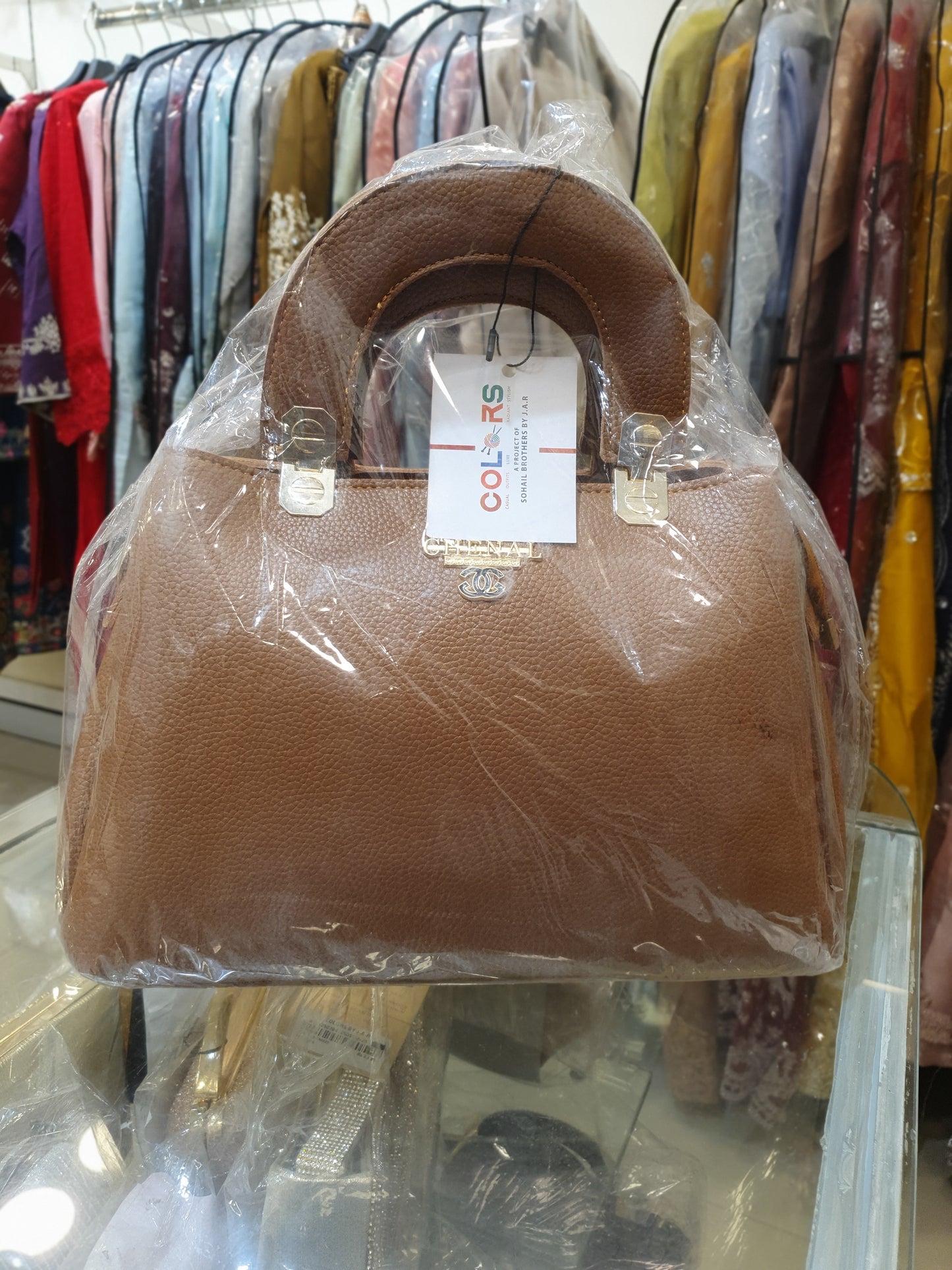 ELEGANT TEXTURED HANDBAG