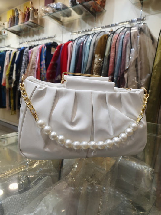 ELEGANT WHITE CLUTCH
